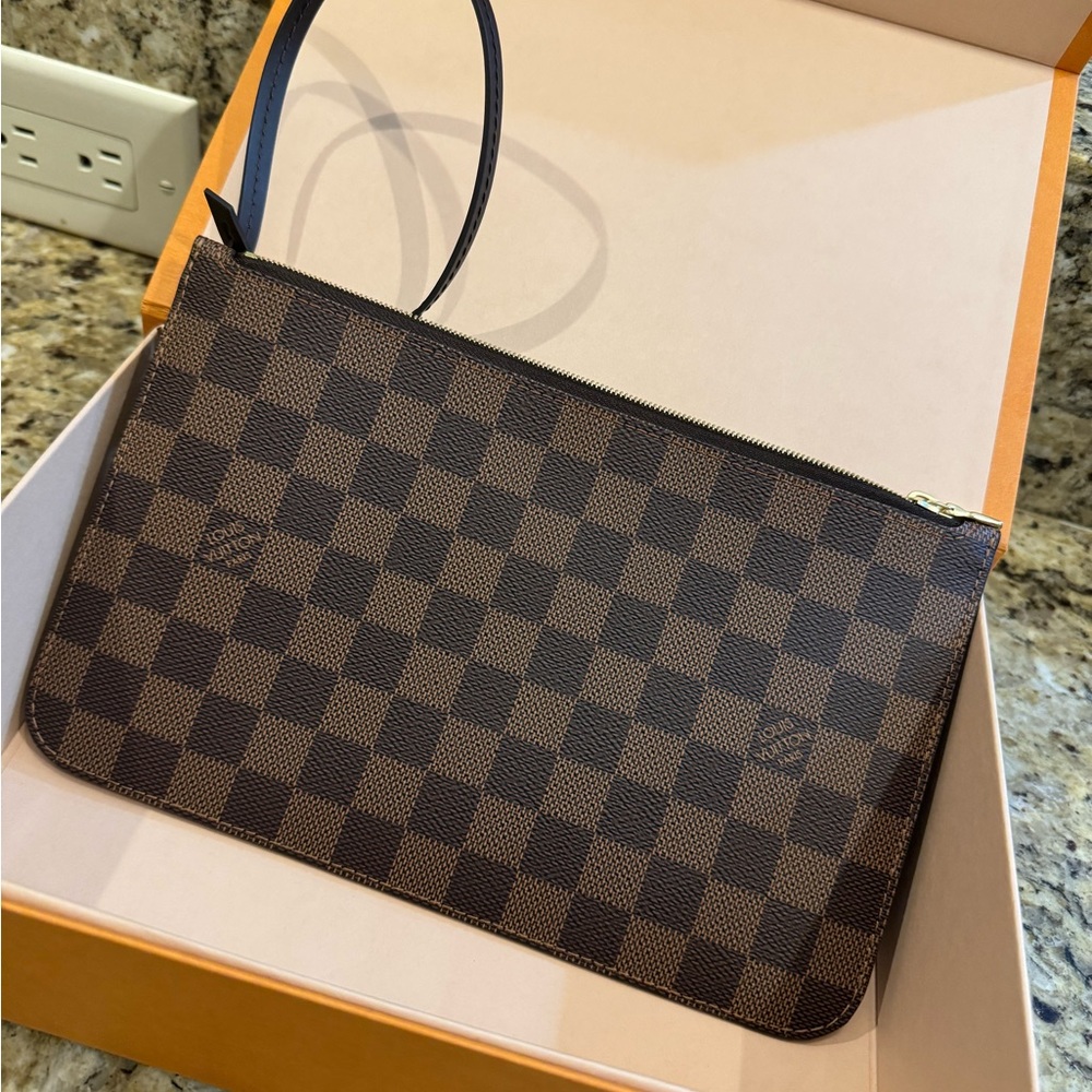 Louis Vuitton Neverfull pouch